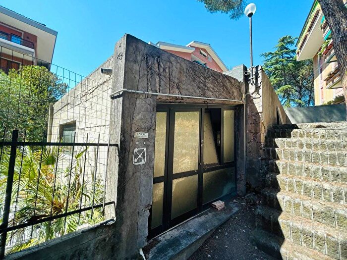 Casa bilocale in vendita in Via Benedetto Croce, Ardeatino Montagnola, Roma