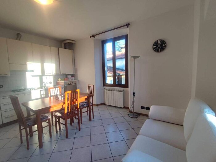 Appartamento bilocale in affitto in Via Alessandro Manzoni, Centro, Fino Mornasco