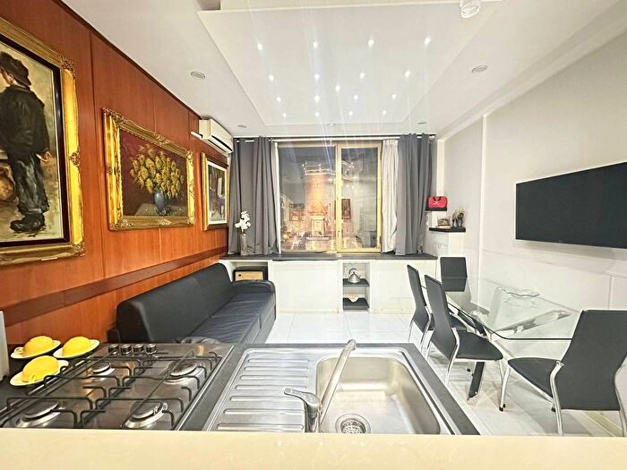 Appartamento bilocale in affitto in Piazza Francese, Porto Municipio, Napoli