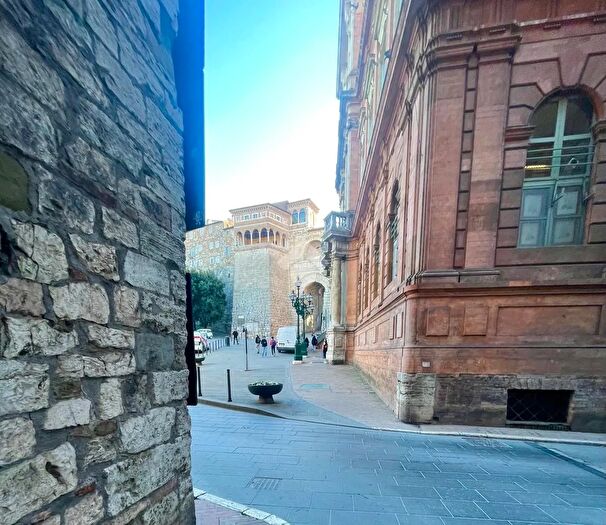 Appartamento con 5 locali in vendita in Corso Giuseppe Garibaldi, Perugia