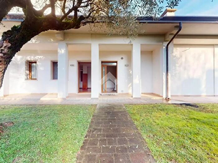 Casa con 5 locali in affitto in Via Leonardo da Vinci, Camisano Vicentino