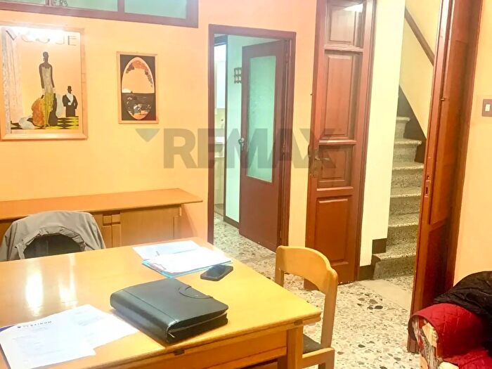 Casa con 10 locali in vendita in Via Ciro Menotti, Francavilla Di Sicilia