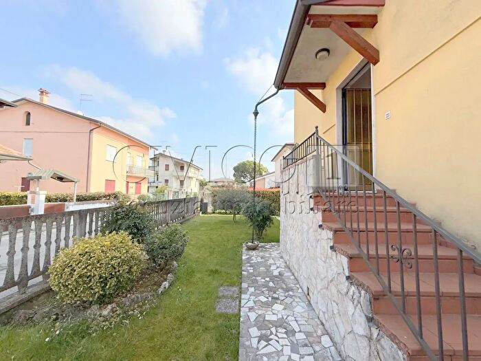 Appartamento con 5 locali in vendita in Via Monte Pasubio, Quinto Vicentino