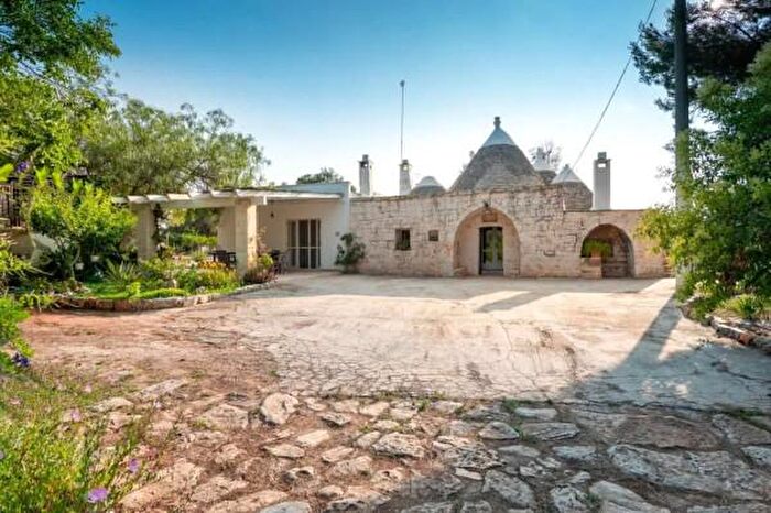 Casa con 6 locali in vendita in Latiano