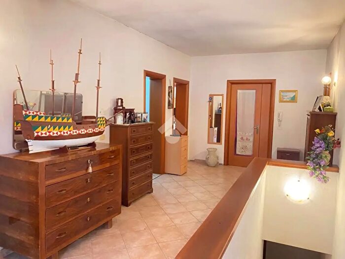 Casa con 8 locali in vendita in Via Pontisette, Ferrara