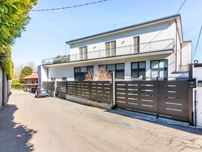 Casa quadrilocale in vendita in Via Fontanelle, Carate Brianza