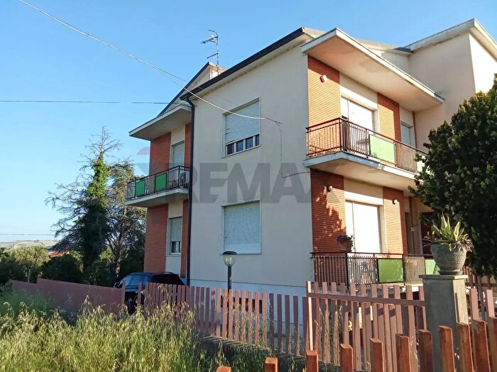 Appartamento con 6 locali in vendita in Via Enrico De Nicola, Roseto Degli Abruzzi