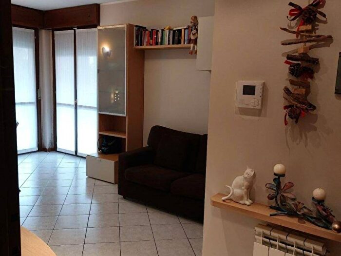 Appartamento bilocale in affitto in Via Asti, Flora, Legnano