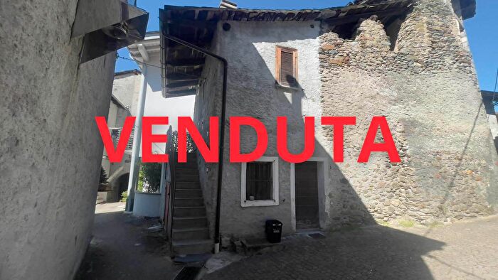 Casa trilocale in vendita in Via Giugni, Albosaggia