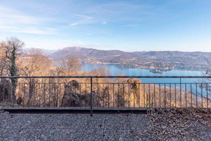 Appartamento trilocale in vendita in Via Santuario, Madonna Del Sasso