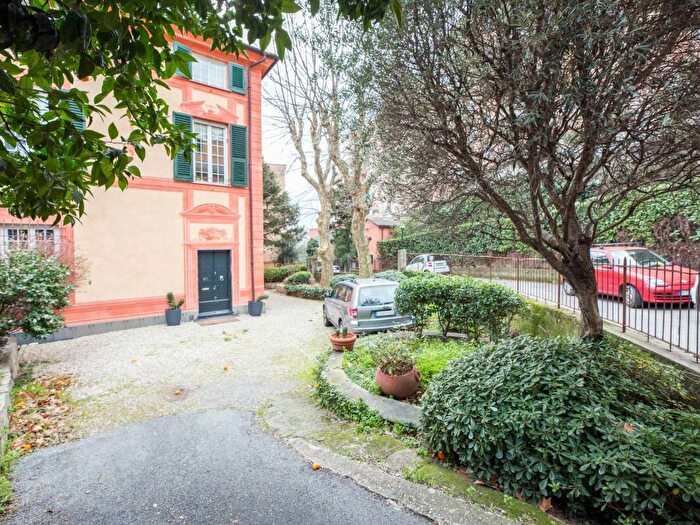 Appartamento con 5 locali in affitto in Via Vernazza, San Martino, Genova