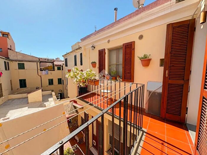 Appartamento trilocale in vendita in Via Carlo Alberto, Alghero