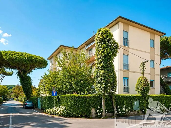 Appartamento con 5 locali in vendita in Forte Dei Marmi