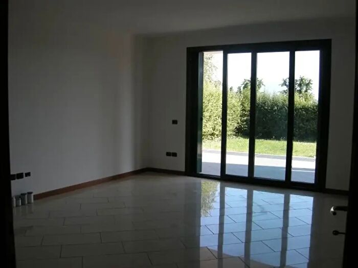 Appartamento con 5 locali in affitto in Desenzano Del Garda