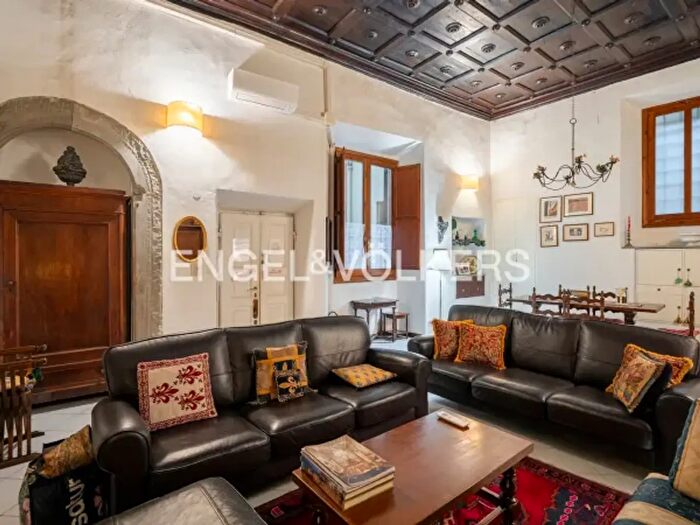 Appartamento trilocale in vendita in Via dei Cerchi, Firenze