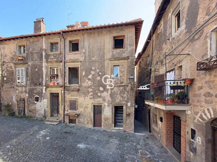 Casa trilocale in vendita in Piazza della Rocca, Ronciglione