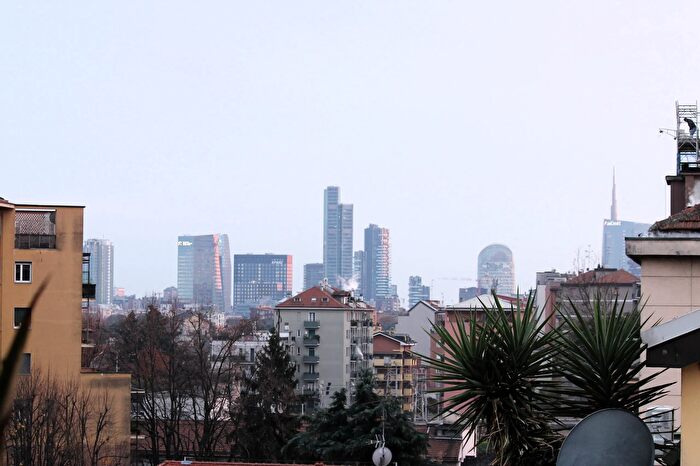 Appartamento quadrilocale in vendita in Viale Fulvio Testi, Milano