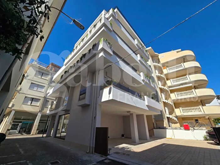 Appartamento trilocale in vendita in Via Carducci Snc, Tortoreto
