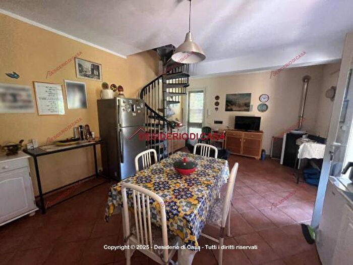 Casa quadrilocale in vendita in Via Passo Mandorle Traversa, Lascari