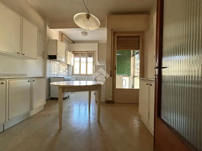 Appartamento con 5 locali in vendita in Via Mincio, Arezzo