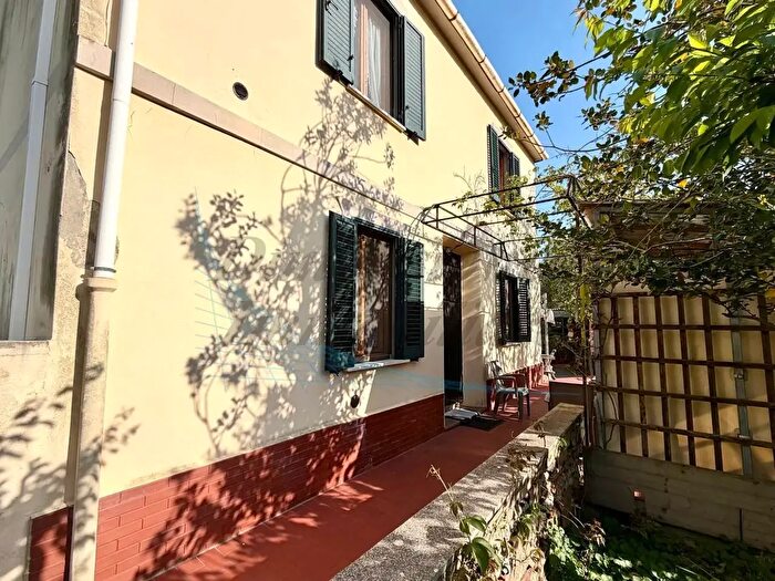 Casa con 6 locali in vendita in Piazza Giosuè Carducci, Rosignano Marittimo