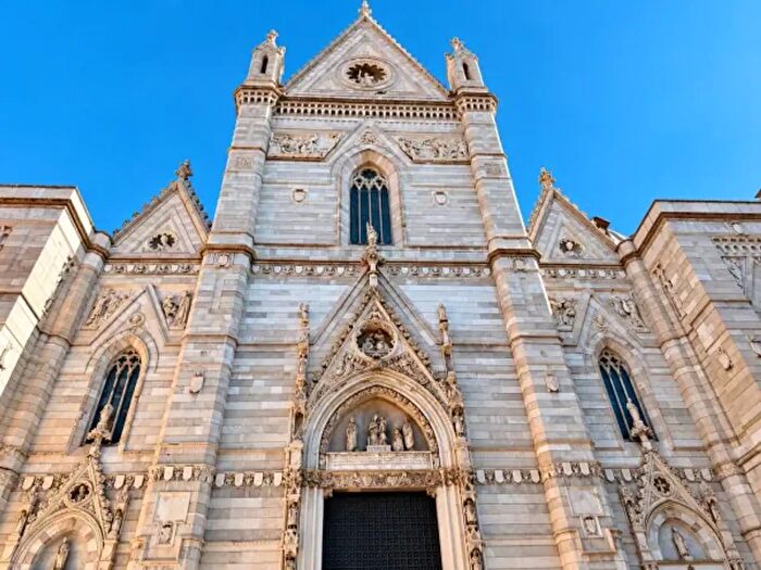 Appartamento quadrilocale in vendita in Via Duomo, Napoli