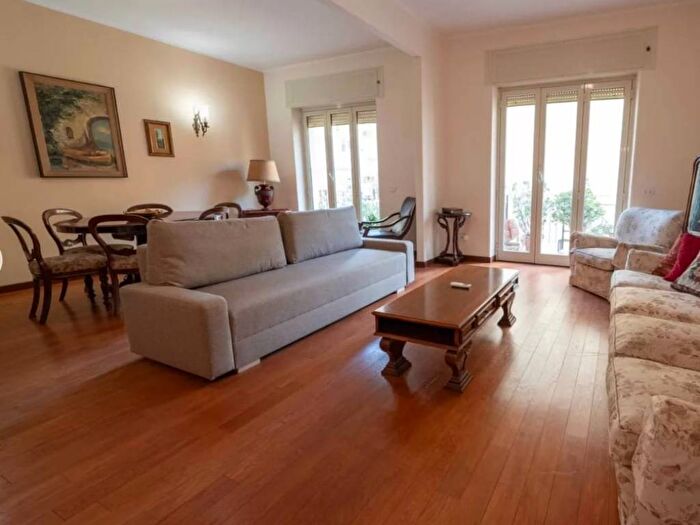 Appartamento quadrilocale in affitto in Via Rodolfo Falvo, Vomero, Napoli