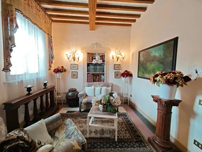 Casa con 12 locali in vendita in Capannoli