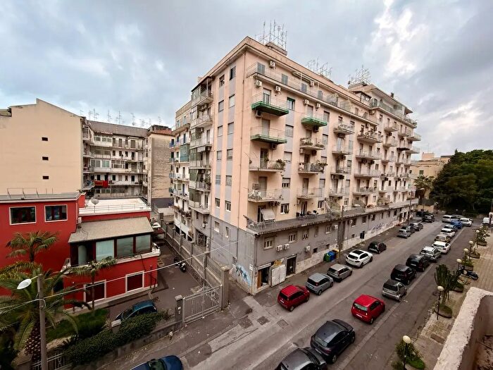 Appartamento con 5 locali in vendita in Via Etnea, Catania