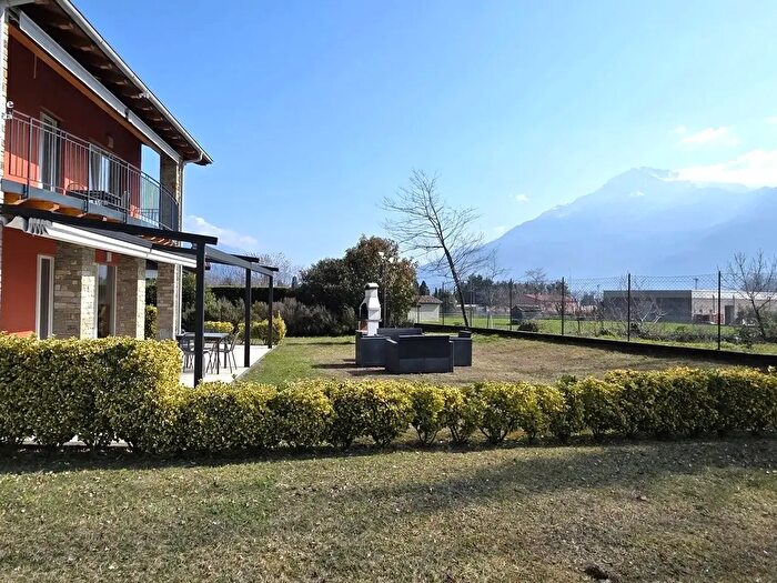 Appartamento quadrilocale in vendita in Gravedona ed Uniti