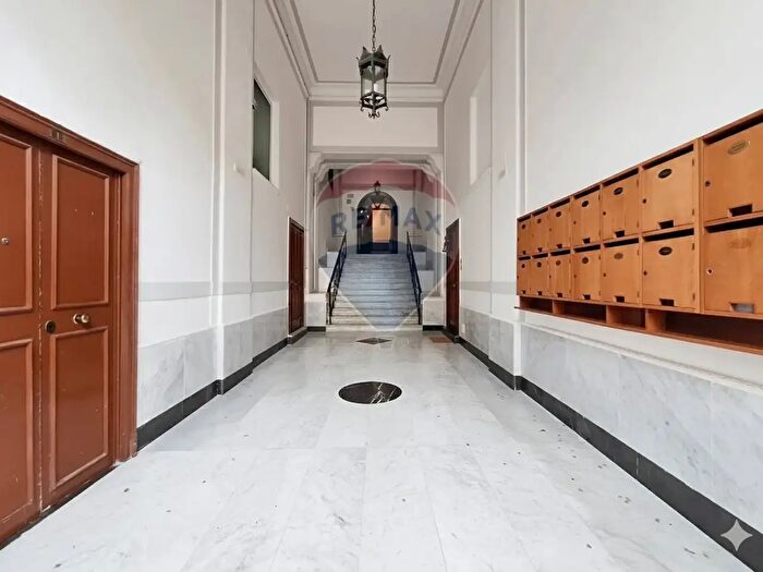 Appartamento con 7 locali in vendita in Via Nicola Ricciardi a, Napoli