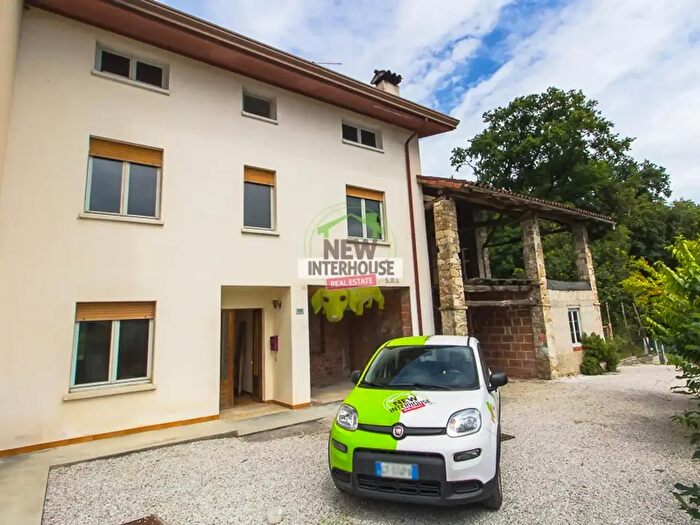 Appartamento con 6 locali in vendita in Via Toffoli, Fanna