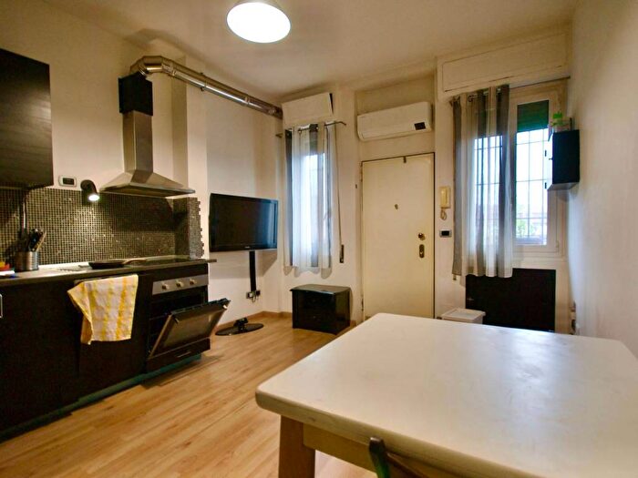 Appartamento bilocale in affitto in Via Santa Rita da Cascia, Famagosta, Milano