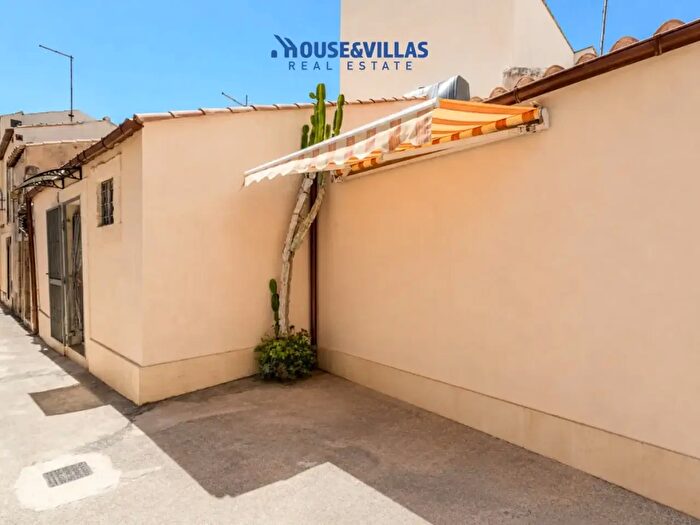 Casa bilocale in vendita in Vico Battiloro, Noto