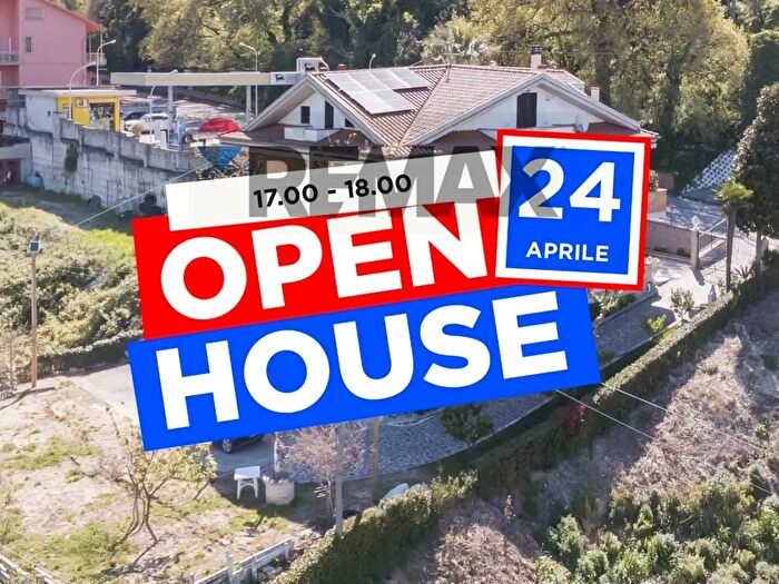 Casa con 8 locali in vendita in Cda Cagialone, Miglianico