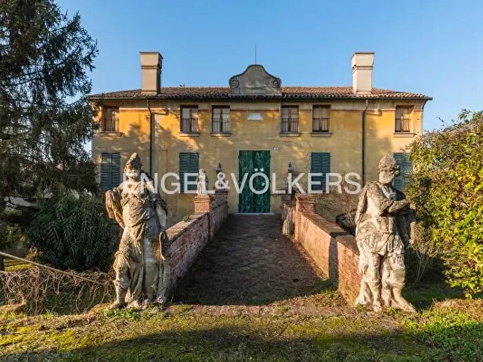 Casa con 6 locali in vendita in Via Antonio Pironi, Bondeno