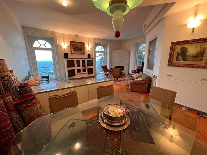 Appartamento con 5 locali in affitto in Via del Parco Grifeo, Piazza Amedeo Parco Margherita, Napoli