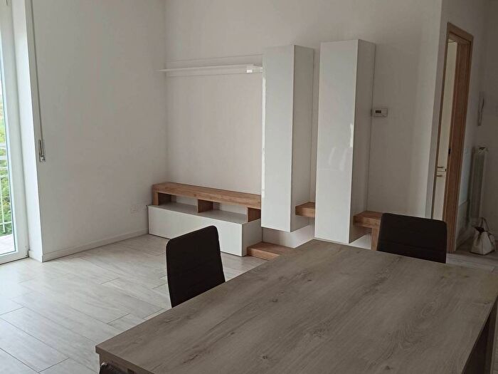 Appartamento trilocale in affitto in Via Lario, Arnate, Gallarate