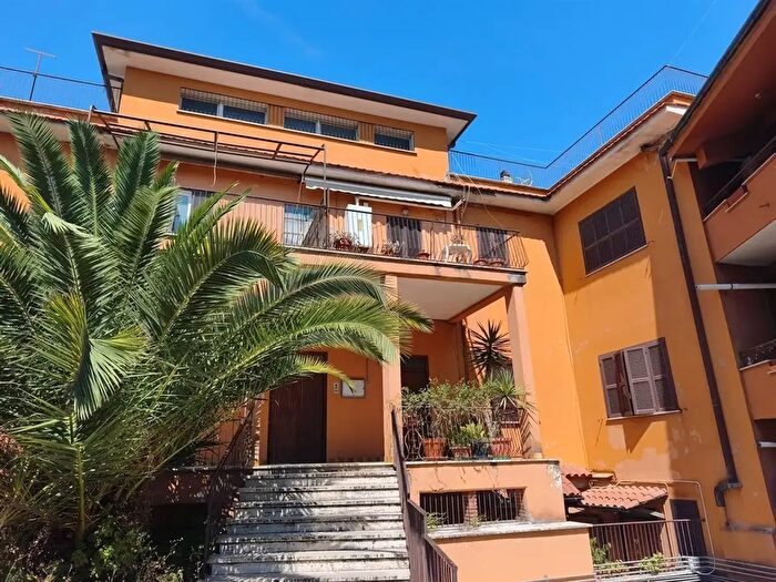 Appartamento trilocale in vendita in Via Roma, Mentana
