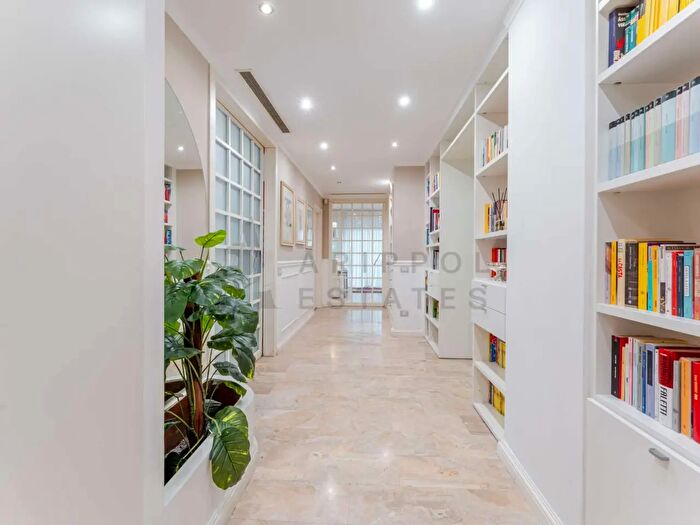 Appartamento con 6 locali in vendita in Via Correggio, Milano