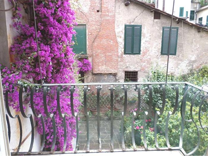 Appartamento con 6 locali in affitto in Via del Toro, Piazza Napoleone San Michele, Lucca