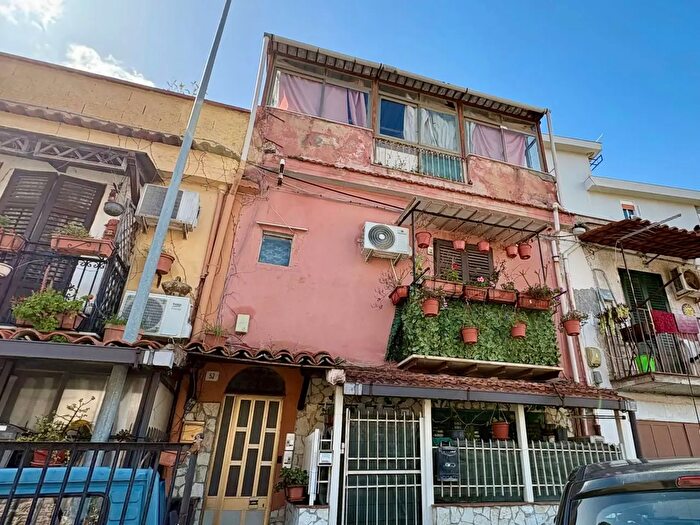 Appartamento bilocale in vendita in Vicolo Pipitone, Palermo