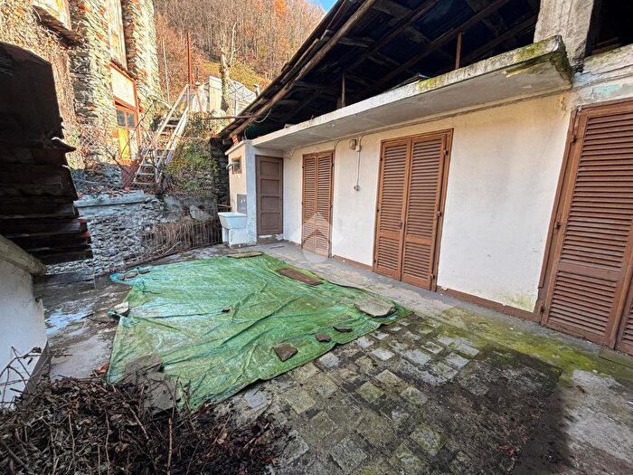 Casa con 10 locali in vendita in Via Roma, Pessinetto