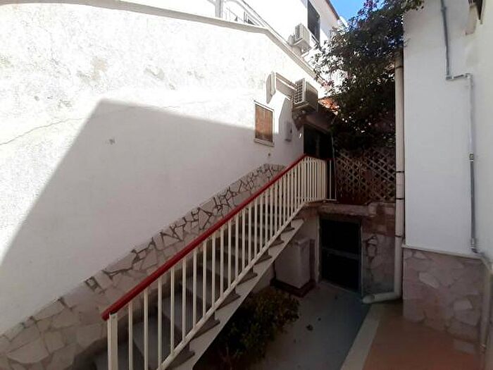 Appartamento quadrilocale in vendita in Via Cavour, Peschici