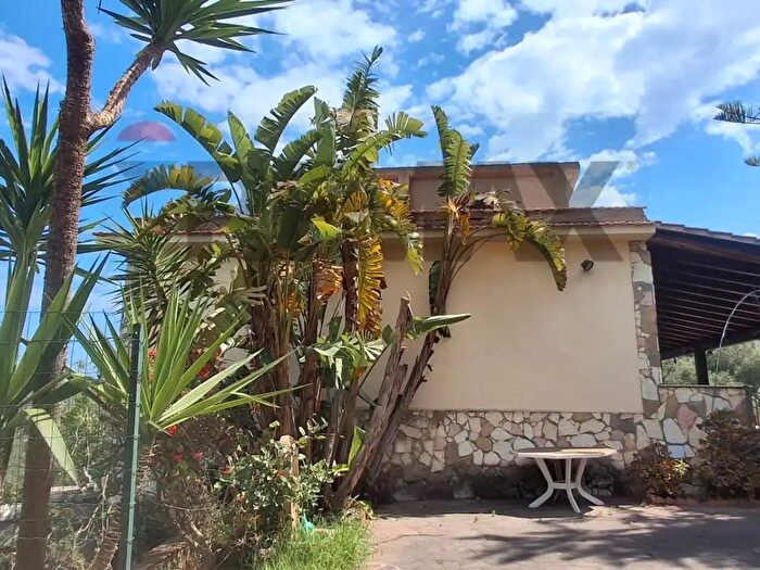 Casa con 5 locali in vendita in Contrada Traversa Km Sp Snc, Ventimiglia Di Sicilia