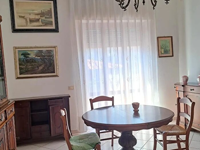 Appartamento trilocale in affitto in Carrara