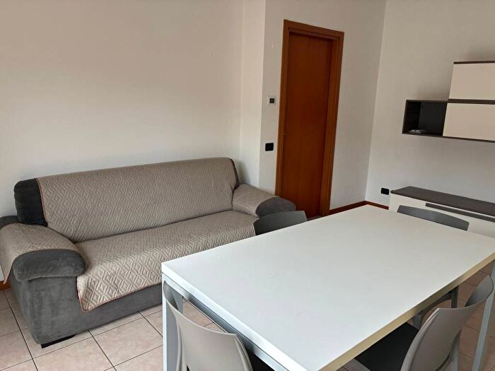 Appartamento bilocale in affitto in Via Giuseppe Verdi, Centro, Zandobbio