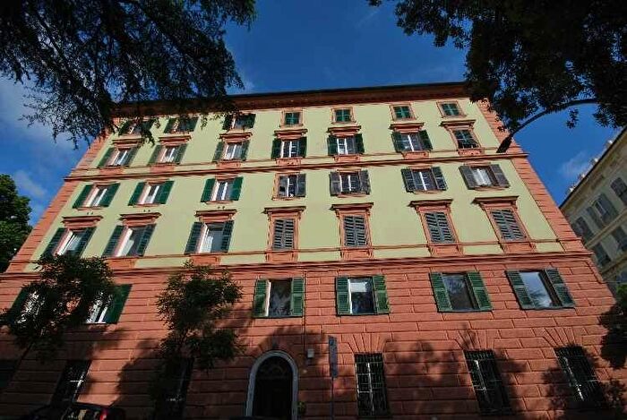 Appartamento con 6 locali in affitto in Corso Carbonara, Carmine, Genova
