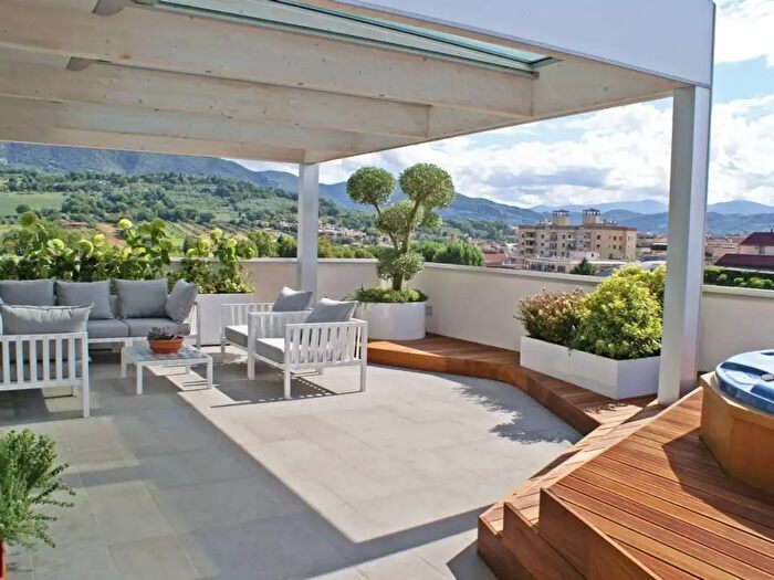 Appartamento trilocale in vendita in Via Piatti, Bergamo