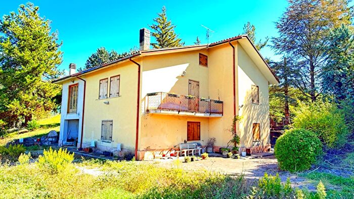 Casa con 12 locali in vendita in Via Giovanni Pascoli Snc, Cantalice